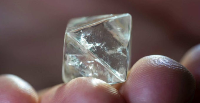 rare-large-white-diamond-found-at-western-australia-s-argyle-mine__636563_